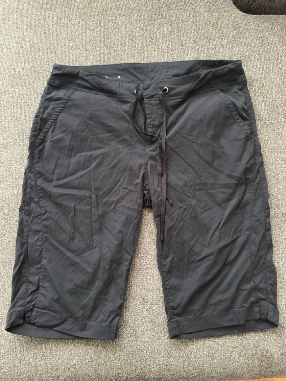Columbia Black Drawstring/button/zip Casual outdoor long Shorts Sz 12 long short